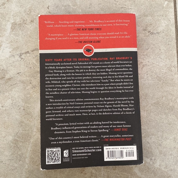 Fahrenheit 451 Paperback Edition Ray Bradbury - Picture 2 of 5
